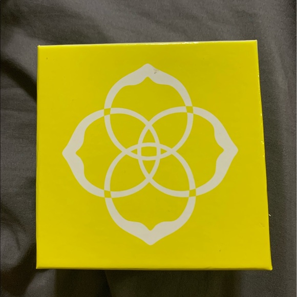 Kendra Scott pendant necklace - Picture 4 of 4